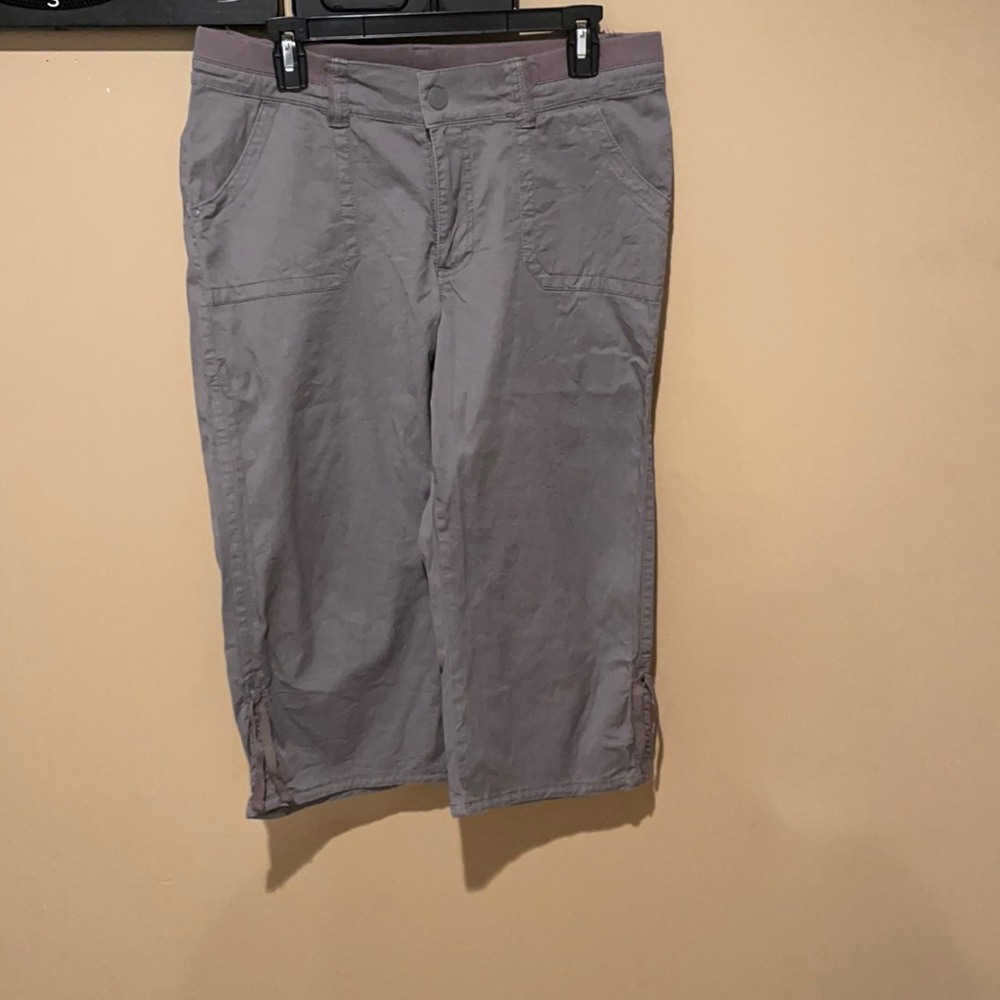 Lee gray capris